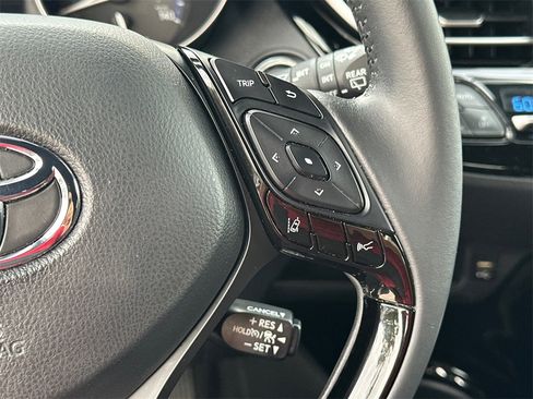 Used 2022 Toyota C-HR XLE image 23
