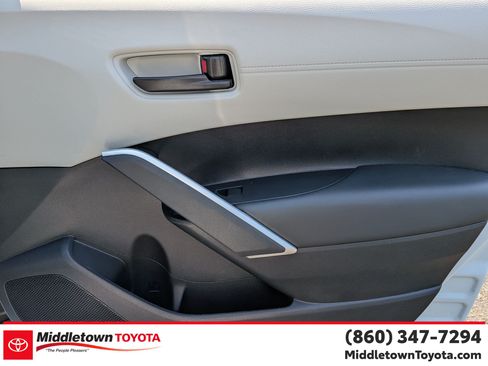 Used 2025 Toyota Corolla Cross L AWD/4WD image 35