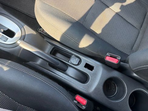 Used 2015 Nissan Versa SV FWD image 22