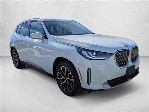 Used 2025 BMW X3 xDrive30i w/ Premium Package image 3