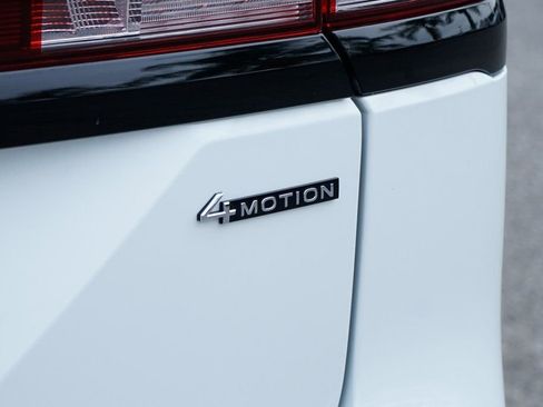 Used 2025 Volkswagen Atlas Peak Edition SE AWD/4WD image 52