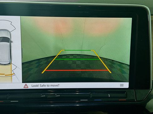 Used 2025 Volkswagen Atlas SE image 23