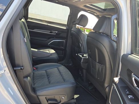 Used 2024 Kia Telluride AWD image 14