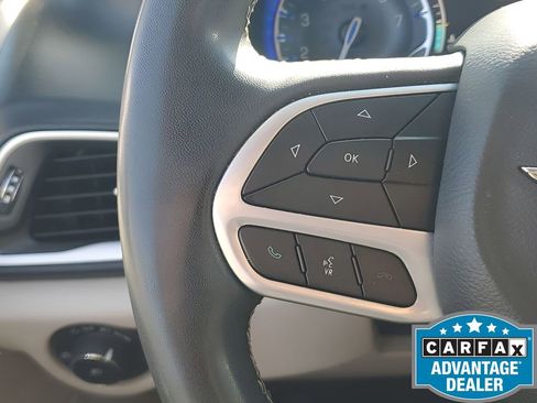 Used 2022 Chrysler Pacifica Touring-L image 37