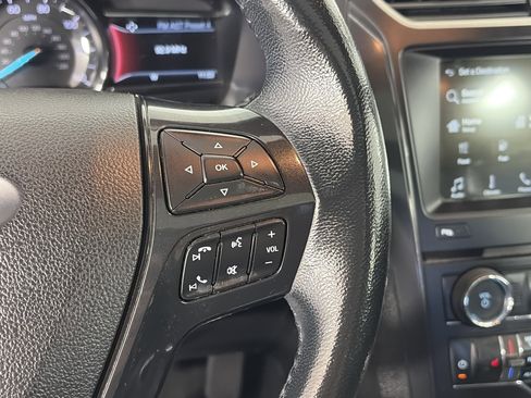 Used 2017 Ford Explorer XLT w/ Equipment Group 202A AWD/4WD image 32