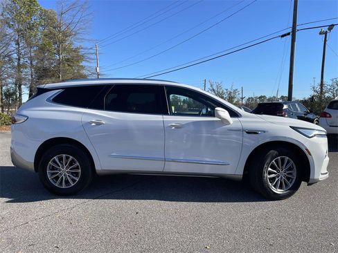 Used 2024 Buick Enclave Premium image 2