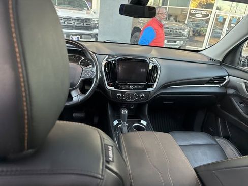 Used 2019 Chevrolet Traverse LT w/ LT Premium Package image 8