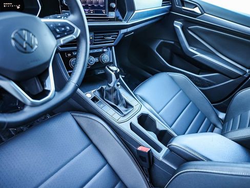 Used 2022 Volkswagen Jetta SE image 27