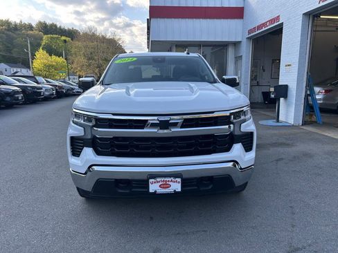 Used 2024 Chevrolet Silverado 1500 LT AWD/4WD image 3