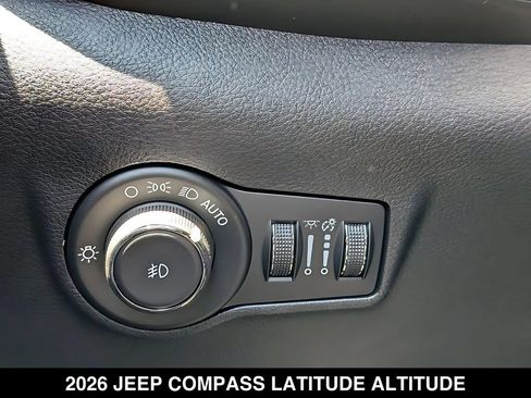 Used 2026 Jeep Compass Latitude AWD/4WD image 22