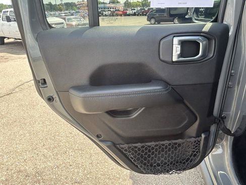 Used 2021 Jeep Wrangler Unlimited Rubicon 4xe w/ Cold Weather Group AWD/4WD image 13