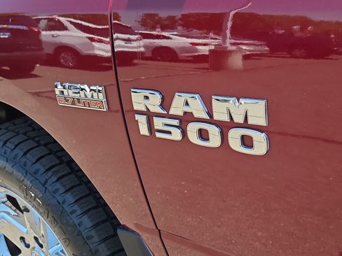 Used 2018 RAM 1500 Express w/ Express Value Package AWD/4WD image 15