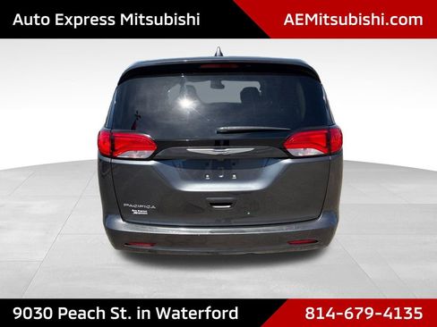Used 2017 Chrysler Pacifica Touring FWD image 6