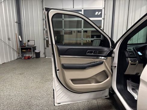 Used 2019 Ford Explorer XLT w/ Equipment Group 201A FWD image 7