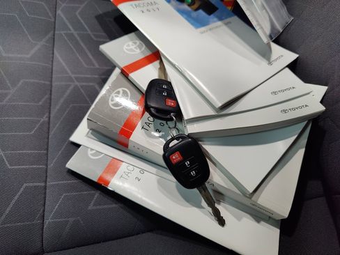 Used 2017 Toyota Tacoma TRD Off-Road w/ Tow Package image 39