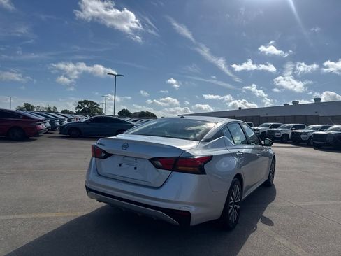 Certified 2025 Nissan Altima 2.5 SV FWD image 18