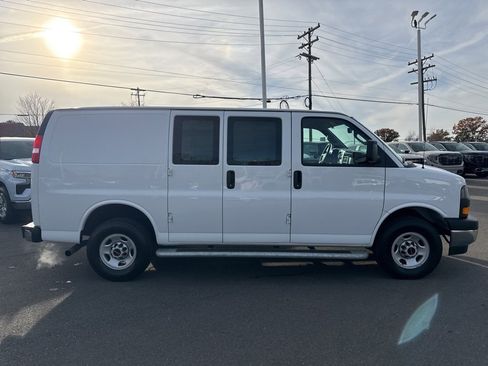 Used 2024 GMC Savana 2500 w/ Driver Convenience Package image 6