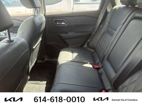 Used 2022 Nissan Rogue Platinum w/ Head-Up Display Package image 11