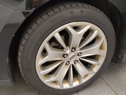 Used 2015 Ford Taurus Limited FWD image 31