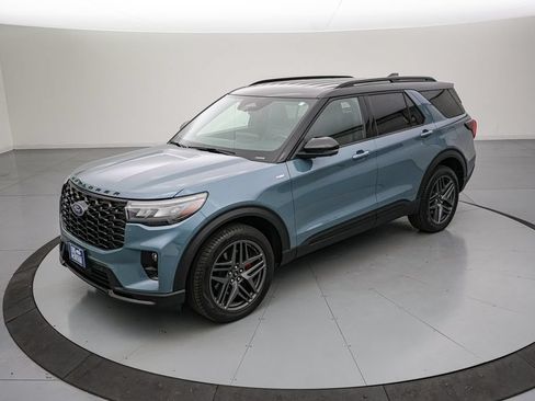 Certified 2025 Ford Explorer ST-Line w/ Premium Package AWD/4WD image 8