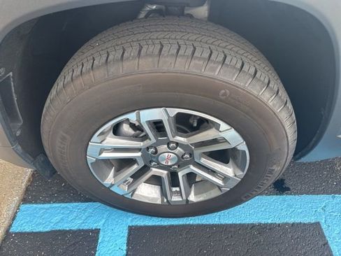 Used 2025 GMC Terrain Elevation FWD image 4