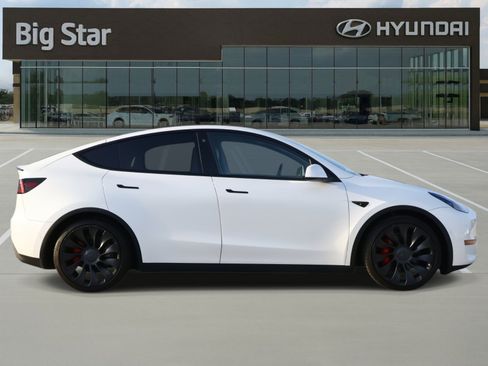 Used 2022 Tesla Model Y Performance image 5