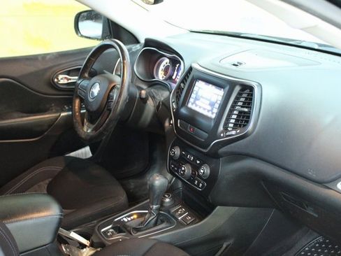 Used 2019 Jeep Cherokee Latitude w/ Comfort & Convenience Group image 11