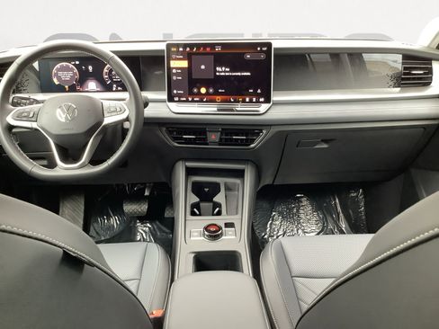 New 2026 Volkswagen Tiguan SE FWD image 13
