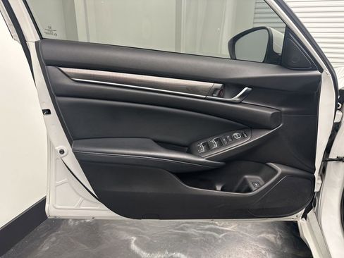 Used 2018 Honda Accord Sport image 16