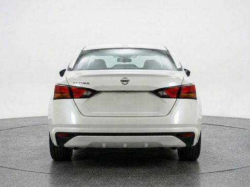 Used 2025 Nissan Altima 2.5 SV FWD image 7