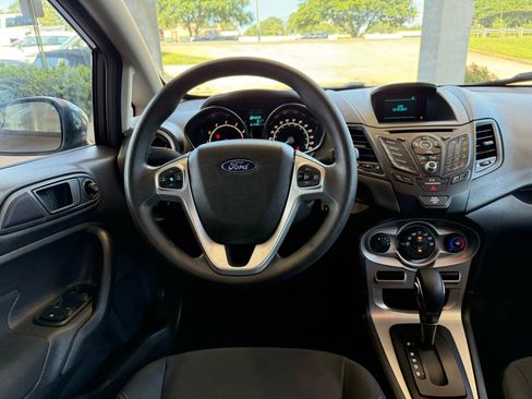 Used 2017 Ford Fiesta SE image 11