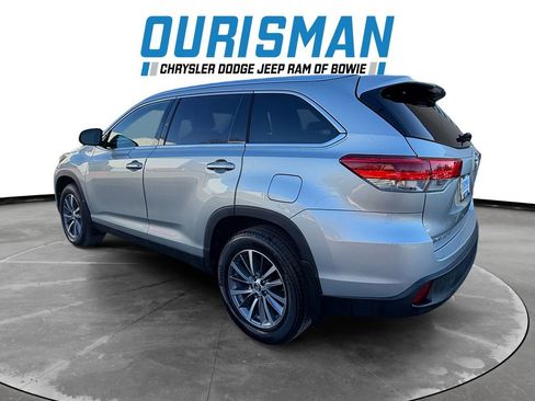 Used 2019 Toyota Highlander XLE image 4