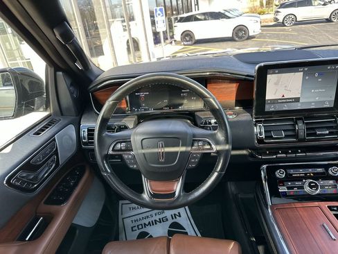 Certified 2020 Lincoln Navigator Reserve w/ Luxury Package image 11
