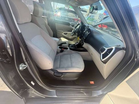 Used 2020 Kia Soul LX FWD image 11