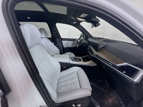 Used 2024 BMW X7 xDrive40i w/ Parking Assistance Package image 30