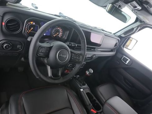 Used 2025 Jeep Wrangler Rubicon AWD/4WD image 18