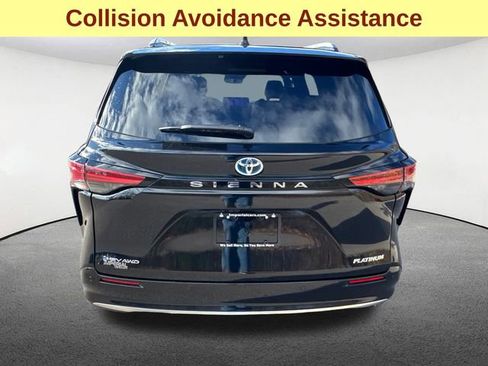 Used 2025 Toyota Sienna Platinum image 10