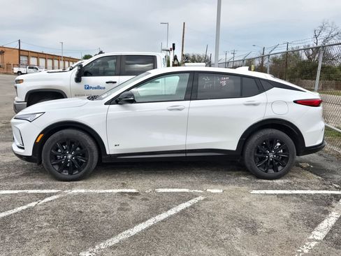 Used 2025 Buick Envista Sport Touring image 4