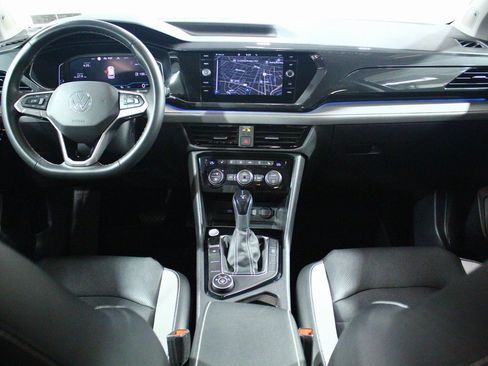 Used 2022 Volkswagen Taos SEL image 4