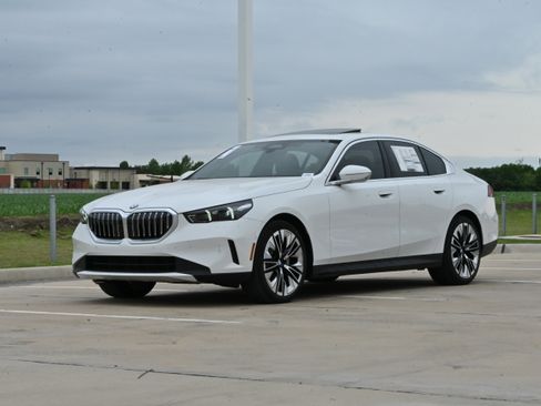 New 2026 BMW 530i RWD image 5