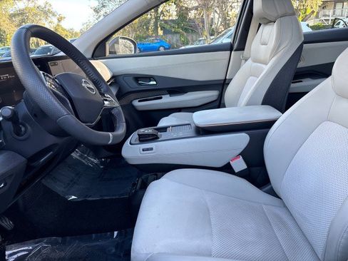 Used 2024 Nissan Ariya EVOLVE+ e-4ORCE * 272mi Est. R image 10