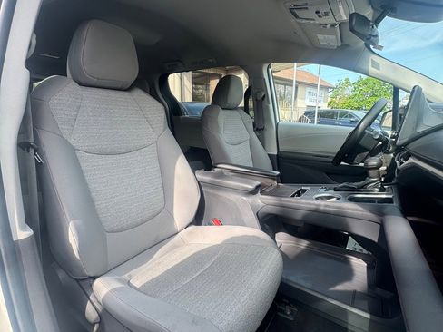 Used 2022 Toyota Sienna LE FWD image 18
