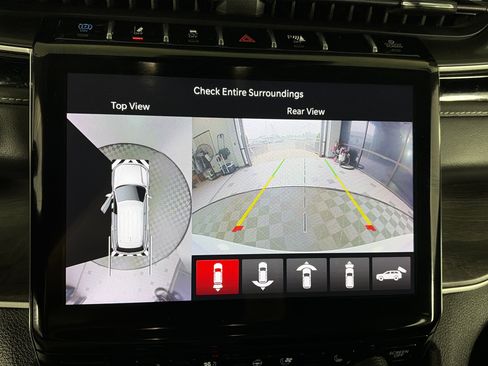 Used 2023 Jeep Grand Cherokee 4WD 4xe w/ Luxury Tech Group II image 23