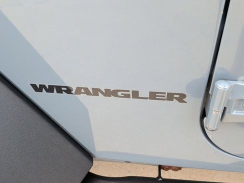 Used 2014 Jeep Wrangler Rubicon w/ Power Convenience Group AWD/4WD image 39