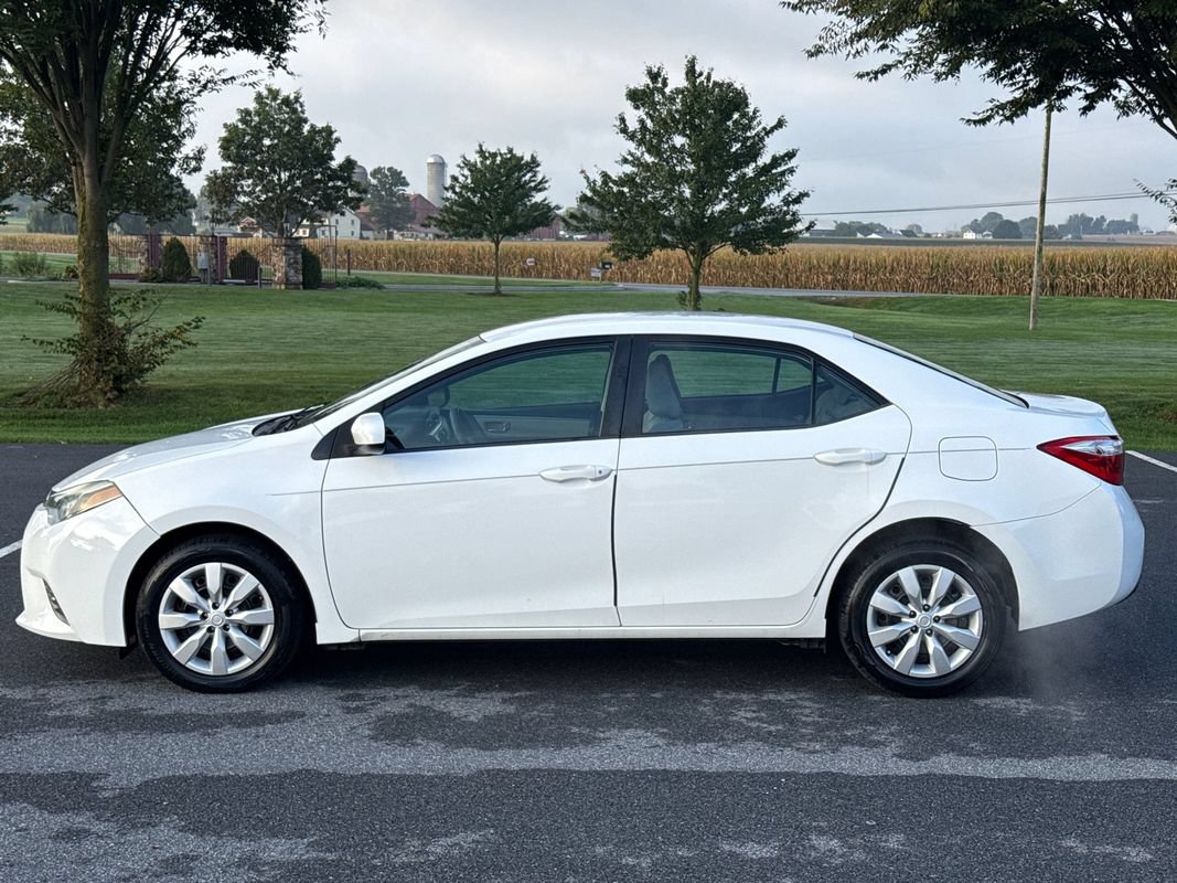 Used 2016 Toyota Corolla LE FWD image 4