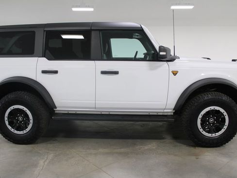 Used 2024 Ford Bronco Badlands image 11