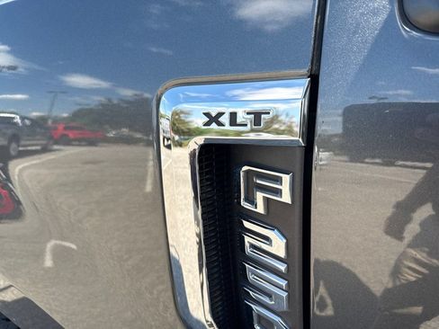 Used 2019 Ford F250 XLT w/ XLT Premium Package AWD/4WD image 6