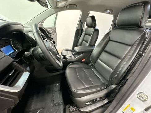 Used 2024 GMC Terrain SLT w/ LPO, Floor Liner Package AWD/4WD image 16