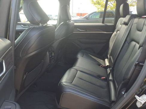 Certified 2024 Jeep Grand Cherokee Limited w/ Black Appearance Package AWD/4WD image 13