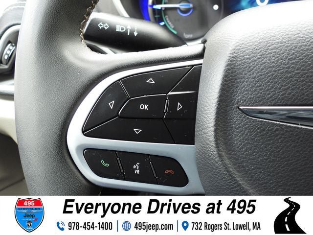 Used 2023 Chrysler Pacifica Touring-L FWD image 22